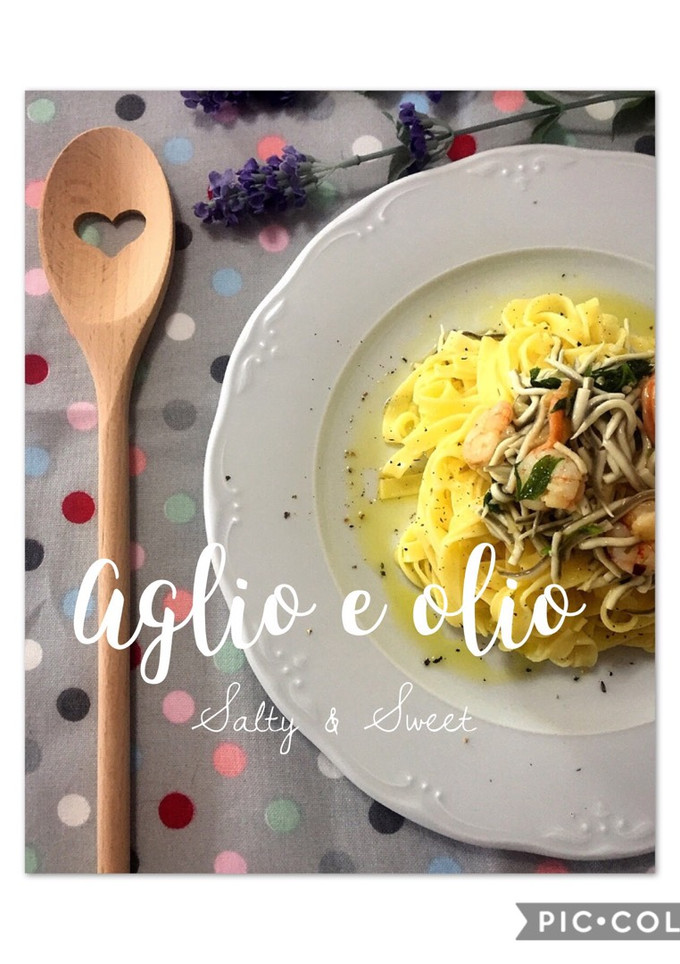 Una foto de Tagliatelle con gambas y gulas