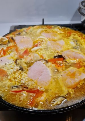 Una foto de Paella de mariscos