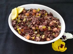 Foto de Salada de Arroz Negro e Atum de Conserva