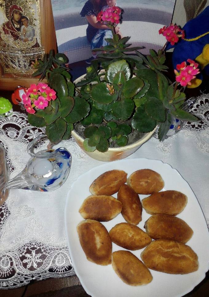 Пиріжки зі смородиновим варенням