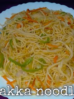 चिंग्स हक्का नूडल्स (chings hakka noodles recipe in Hindi) रेसिपी मुख्य फोटो