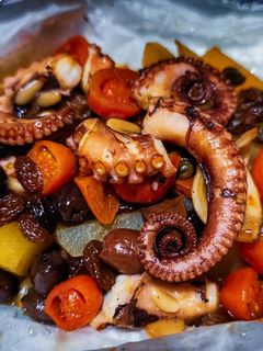 Foto di Polpo alla mediterranea al cartoccio