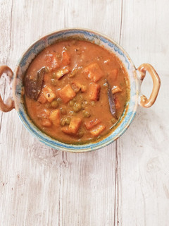 A picture of Matar Paneer Curry (without onion and garlic).