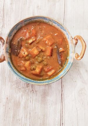 A picture of Matar Paneer Curry (without onion and garlic).
