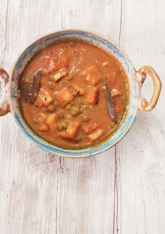 A picture of Matar Paneer Curry (without onion and garlic).