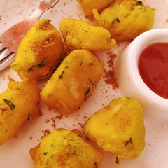 A picture of Cheese pakoda.
