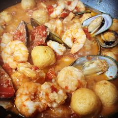 A picture of SEAFOOD MEDLEY WITH TOMATO-BUTTER SAUCE.