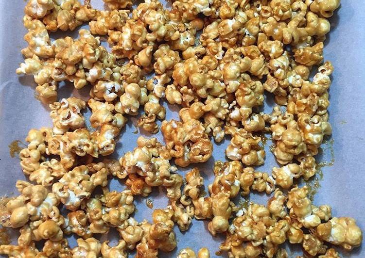 Steps to Make Quick Homemade Caramel popcorn