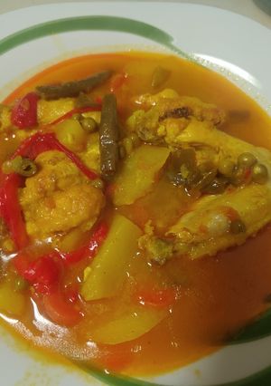 Foto principal de Guiso de alitas de pollo y verduras