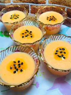 Una foto de Gelatina de maracuyá con leche!!