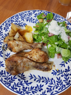Una foto de Pollo con paprika y papas al horno