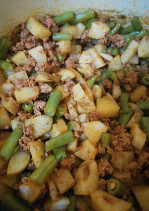 Una foto de Papas con longaniza y ejotes