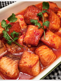 A picture of Fried Salmon with sweet chili sauce.