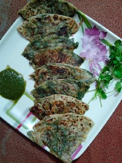 लजीज बथुए के पराठे(lazeez bathua ke parathe recipe in hindi) रेसिपी मुख्य फोटो