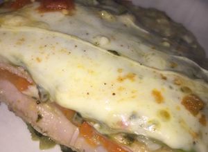 Una foto de Lasaña de Verduras Gratinada al Horno 🥦🍆🍅🥬🌽🥕🥖