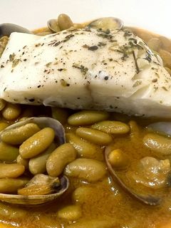 Una foto de Verdinas con Almejas y Bacalao