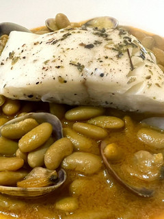Una foto de Verdinas con Almejas y Bacalao