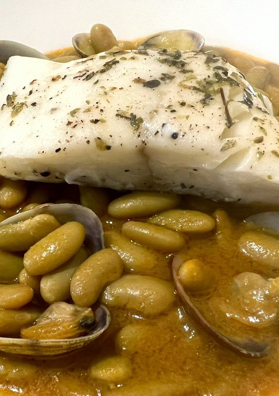 Una foto de Verdinas con Almejas y Bacalao