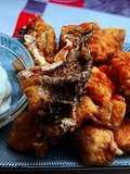 Lubina en adobo al pimentón y con su piel crujiente (el torrezno del mar 🌊)