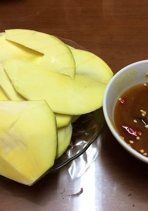 Hình của món Xoài chấm mắm đường.