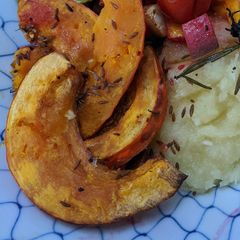 A picture of Roast pumpkin / squash (Red kuri variety).