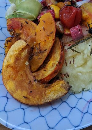 A picture of Roast pumpkin / squash (Red kuri variety).