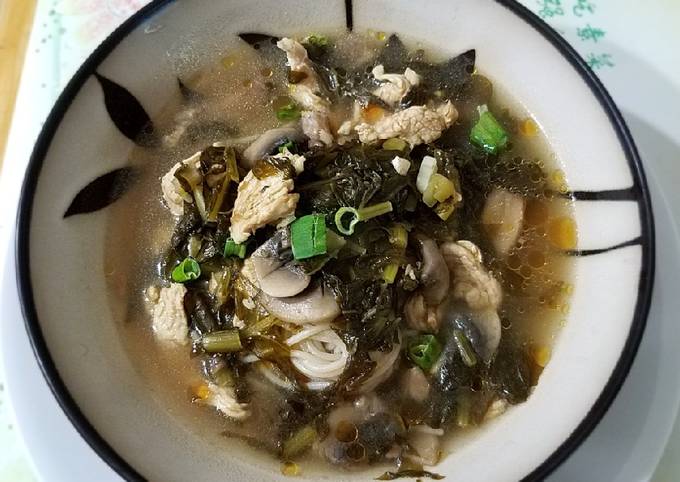 Steps to Make Homemade Pickled turnip chicken noodle soup雪菜鸡丝米线