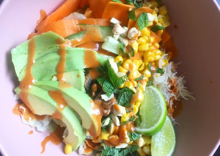 Fried Noodle Poke Bowl �