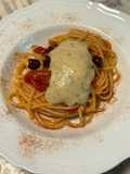 Spaghetti in padella 34 pomodori olive taggiasche crema di tonno