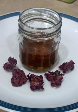A picture of Rose water🌹🌹.