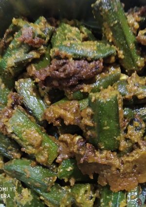 भिंडी मसाला भंडारा स्टाइल(BHINDI MASALA BHANDARA STYLE RECIPE IN HINDI) रेसिपी मुख्य फोटो