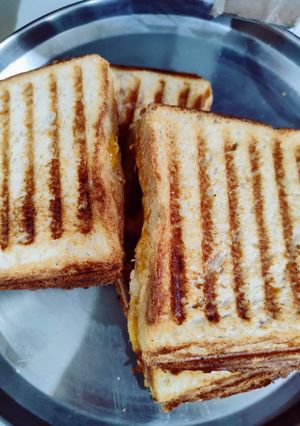 झटपट मेयोनेज़ पोटैटो सैंडविच(jhatpat mayonnaise potato sandwich recipe in hindi) रेसिपी मुख्य फोटो