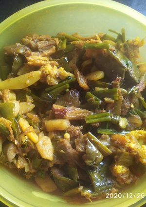 শীতকালীন সব্জী দিয়ে শুঁটকি মাছ (shitkalin sabji diye shuntki mach recipe in Bengali) রেসিপির প্রধান ছবি