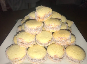 Una foto de Alfajores de maicena exquisitos y fáciles de hacer
