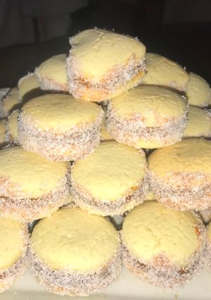 Una foto de Alfajores de maicena exquisitos y fáciles de hacer