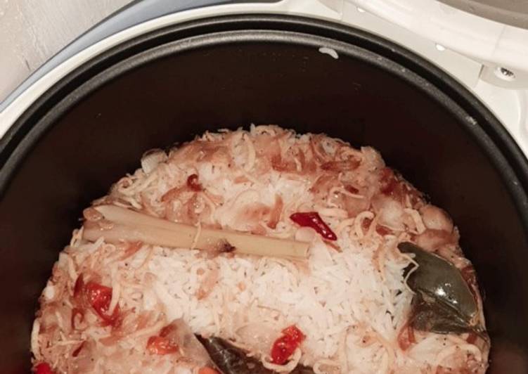 Langkah Mudah untuk Menyiapkan Nasi liwet rice cooker yang Lezat