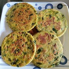 A picture of Healthy green biscuit Bhakri.