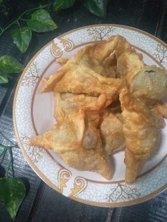Langkah Gampang Menyiapkan Resep  Pangsit goreng isi sayur yang Lezat, Enak Banget