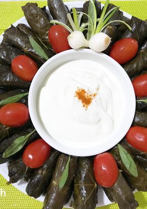 عکسی از دستور دلمه ی برگ مو