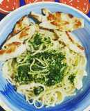 Pechuga de pollo a la plancha con hierbas y pasta al pesto