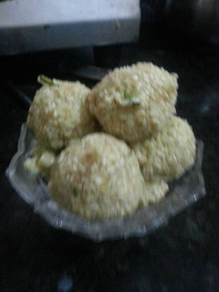 तिल मावा लड्डू (Til mawa ladoo recipe in hindi) रेसिपी मुख्य फोटो