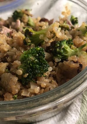 Una foto de Tupper de quinoa con brócoli y ternera, SUPER RAPIDO