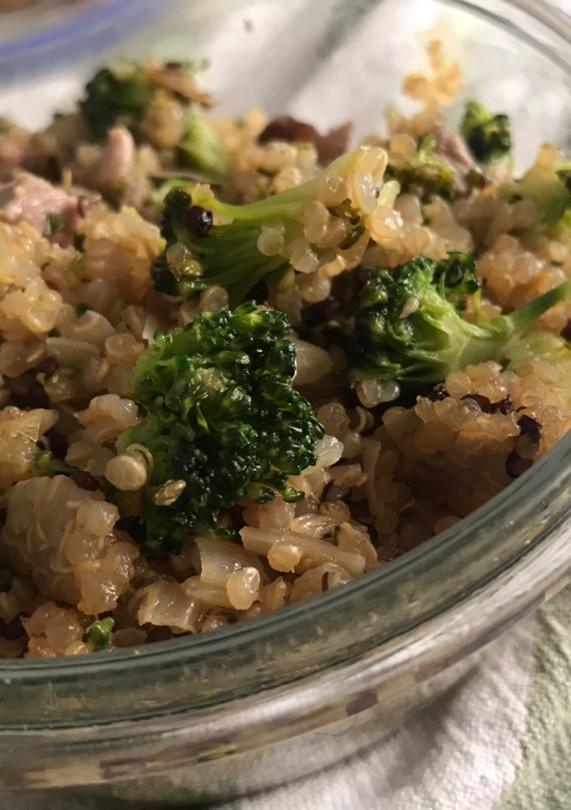 Una foto de Tupper de quinoa con brócoli y ternera, SUPER RAPIDO