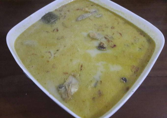 Ternyata begini loh! Bagaimana cara membuat Opor ayam kuah kuning hidangan Hari Raya dijamin enak