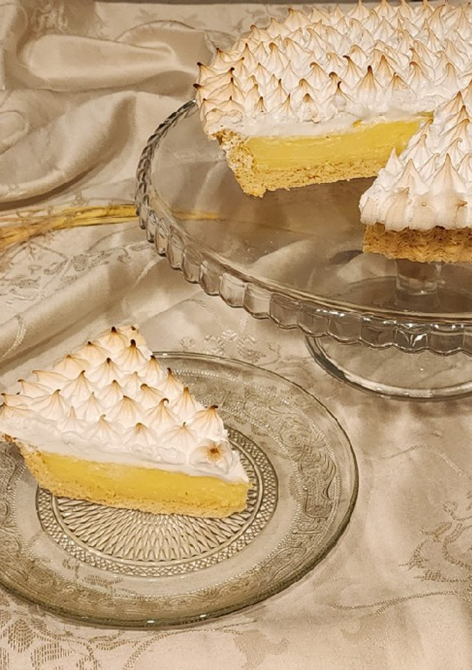 Una foto de Lemon pie cremoso con merengue italiano 🍋