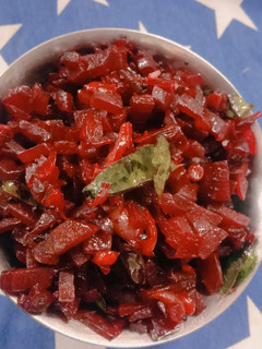 பீட்ரூட் பொரியல்(beetroot poriyal recipe in tamil) செய்முறை முக்கிய புகைப்படம்
