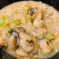 A picture of Oyster Minced Chicken Congee.