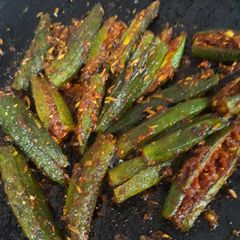 A picture of Bharwa Bathua Bhindi.