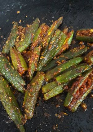 A picture of Bharwa Bathua Bhindi.