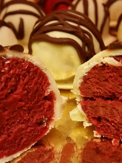 Una foto de Trufas o bombones Red Velvet (Terciopelo Rojo)